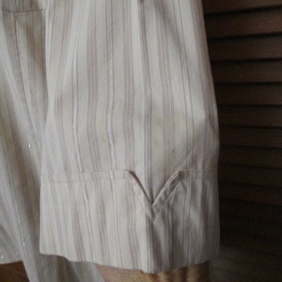 DCC Woman Stretch top tan V neck button down 3/4 sleeve blouse like new size 2x - Picture 5 of 8